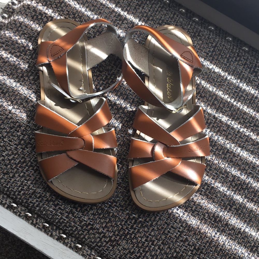 Salt water sandals youth size 2